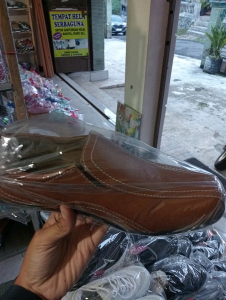 Sepatu pria cassual coklat