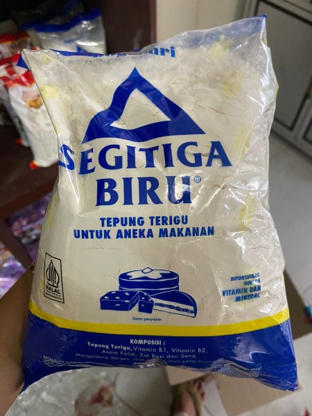 Segitiga biru