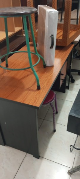 Meja kantor