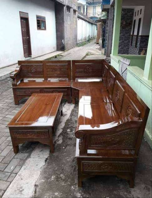 Kursi kayu minimalis