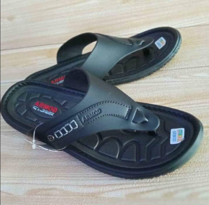 sandal pria