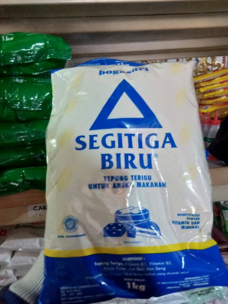 Tepung terigu segitiga biru