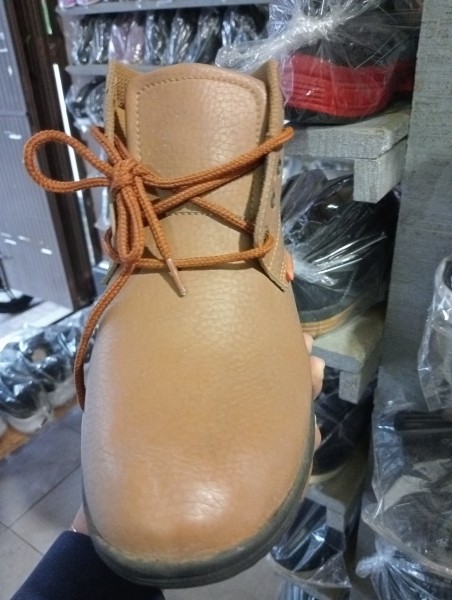 Sepatu pria casual