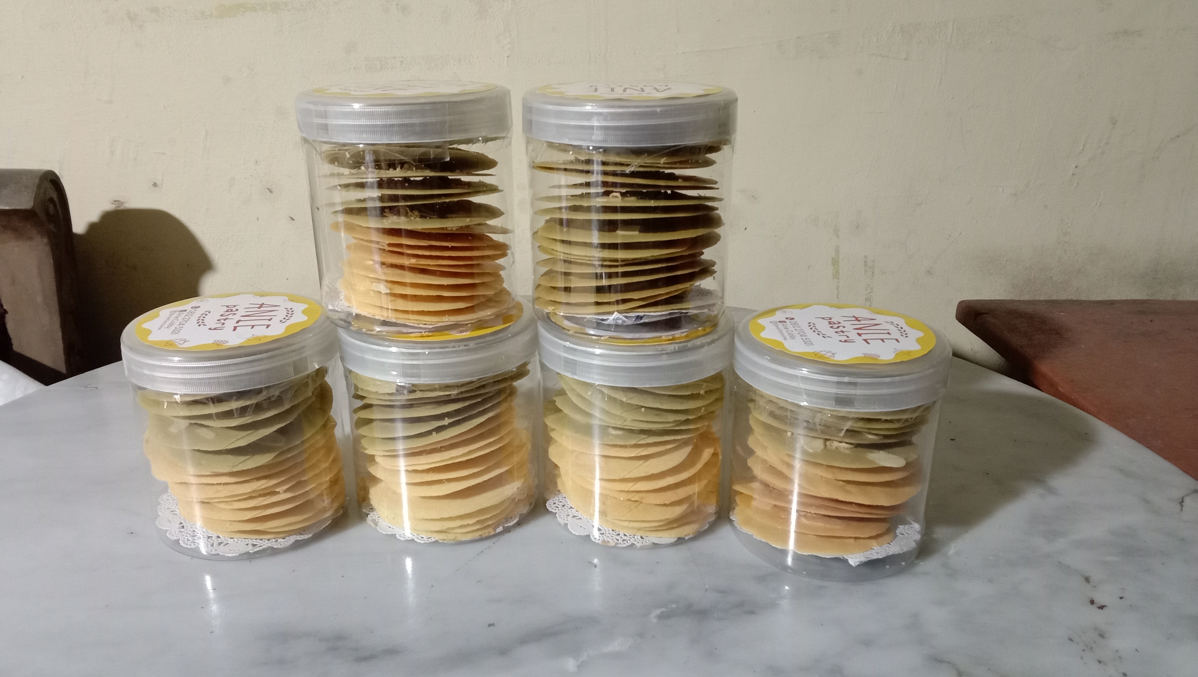 Almond tuiles vanilla macca