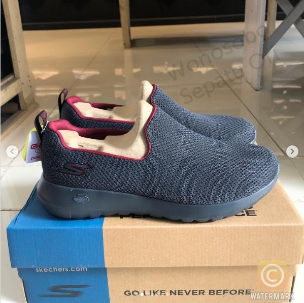 Skechers Go Walk Max insognia-Mono Black Burgundy (Men) (Slip On)