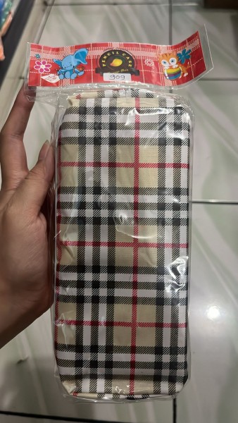 TEMPAT PENSIL KOTAK KOTAK