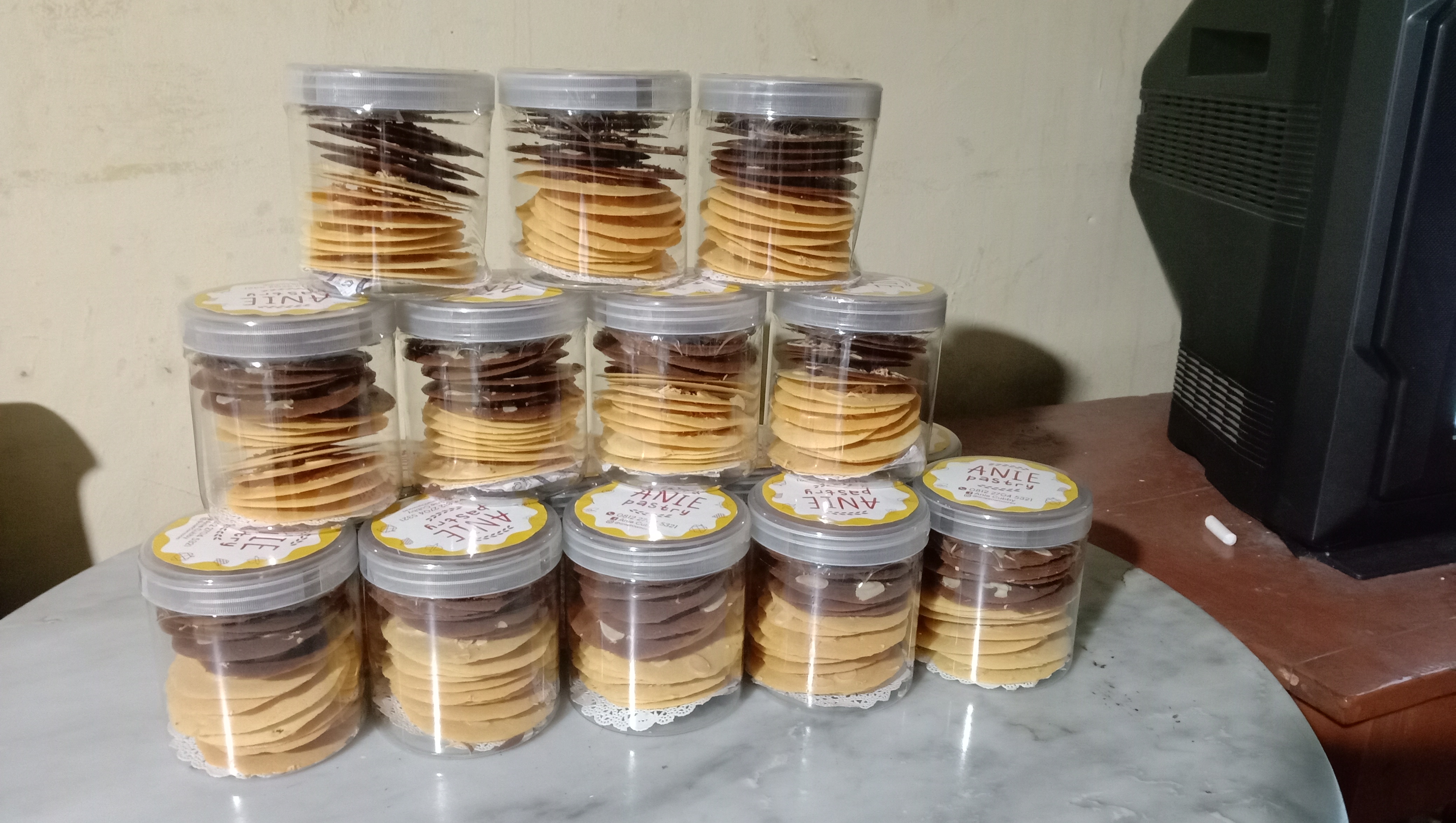 Almond tuiles vanila coklat