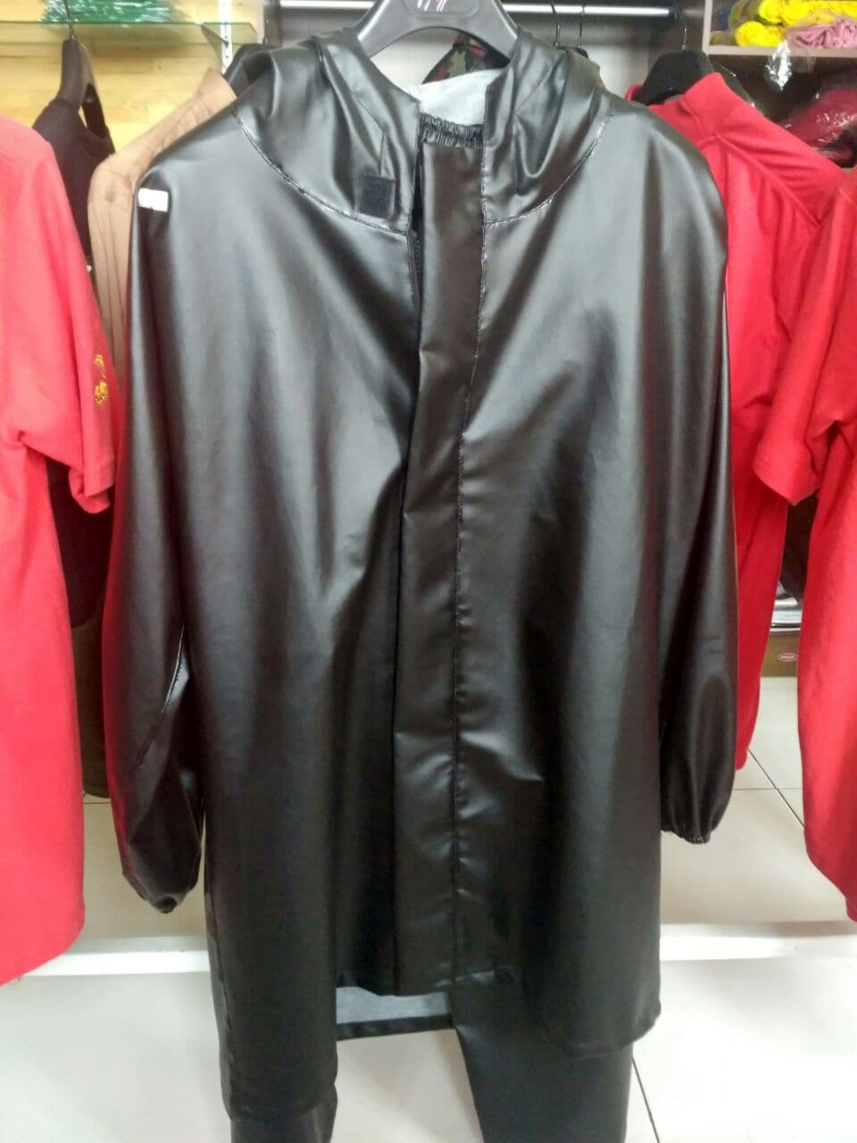 Mantol atau Jas Hujan Setelan Hitam